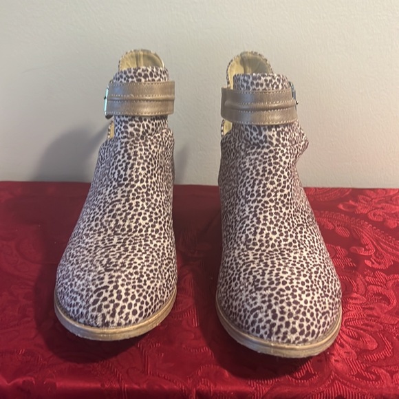 Journey + Crew Perfect Leopard Bootie - Picture 4 of 5
